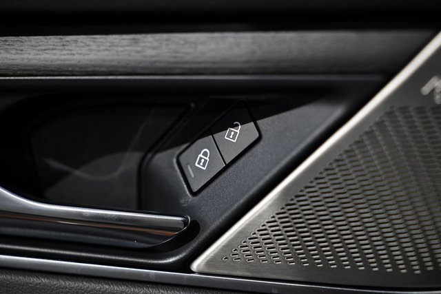 New 2026 Jaguar F-PACE R-Dynamic S image 20