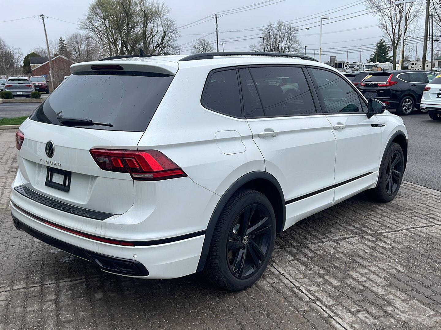 Used 2024 Volkswagen Tiguan SE R-Line AWD/4WD image 6