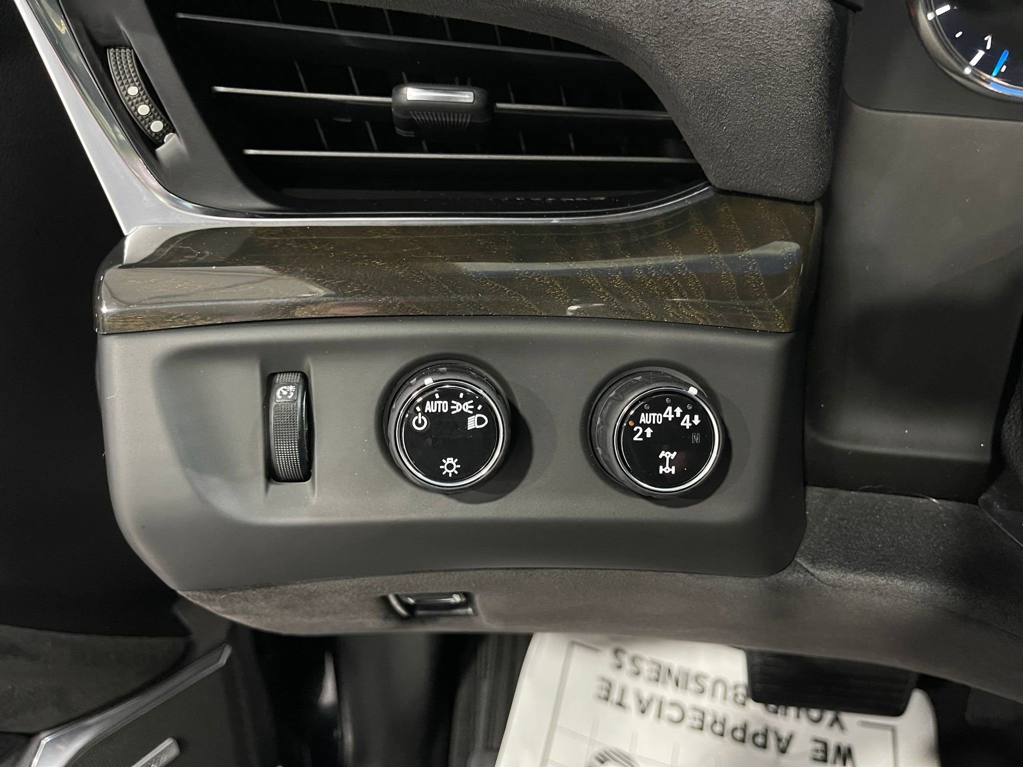 Used 2018 Cadillac Escalade Platinum AWD/4WD image 22