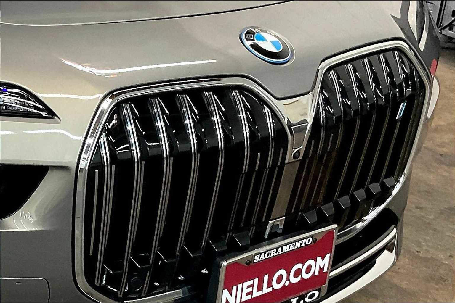 Used 2025 BMW i7 xDrive60 w/ Executive Package image 33
