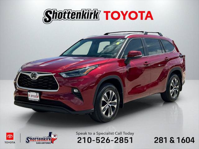 Certified 2026 Toyota Highlander XLE AWD/4WD image 1