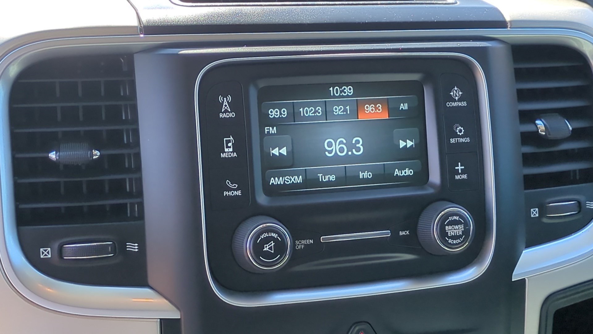 Used 2019 RAM 1500 Classic SLT AWD/4WD image 21