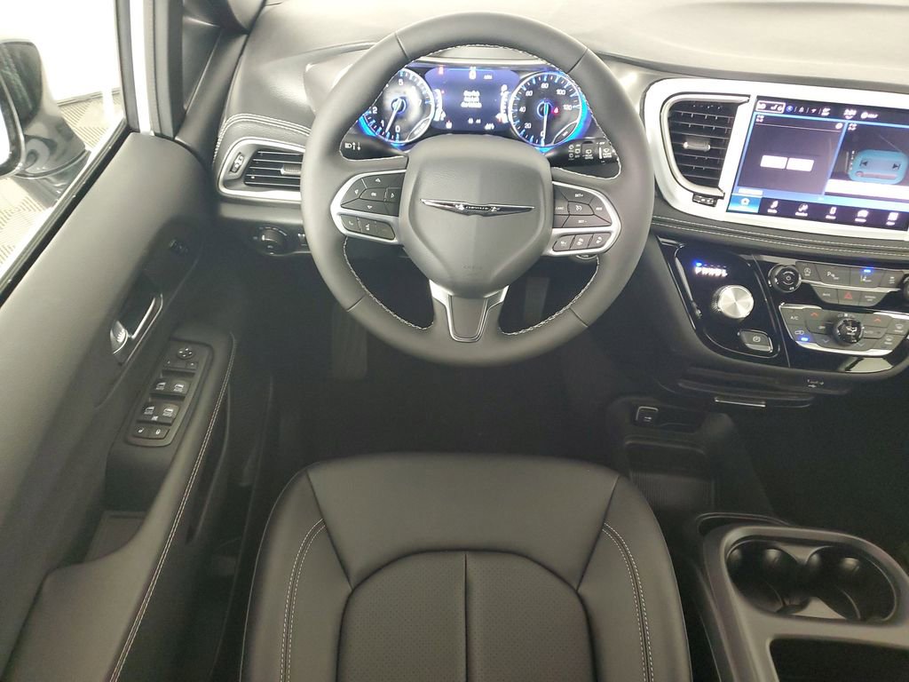 New 2026 Chrysler Pacifica Select image 15