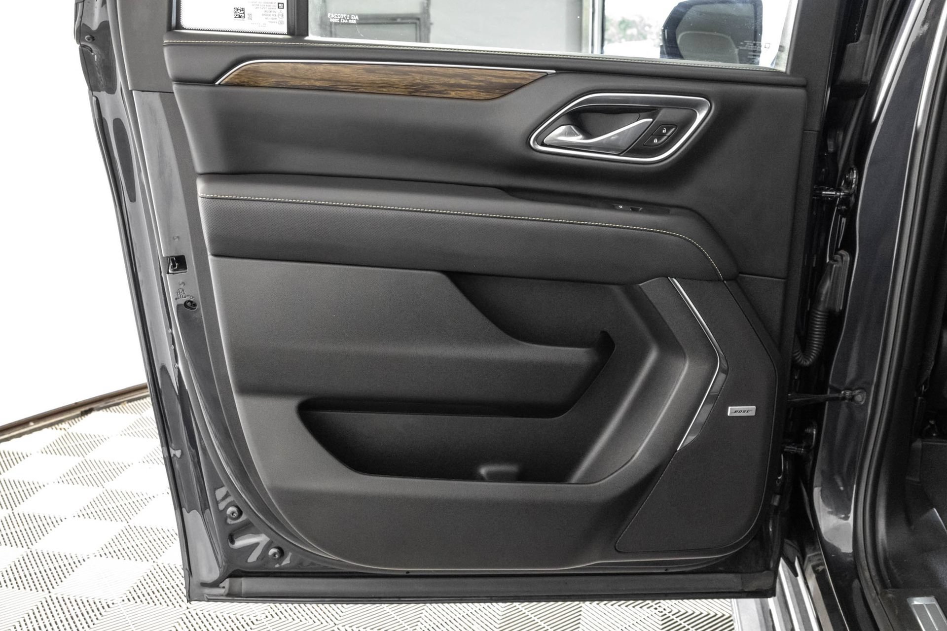 Used 2024 Chevrolet Suburban Premier w/ Premium Package AWD/4WD image 40