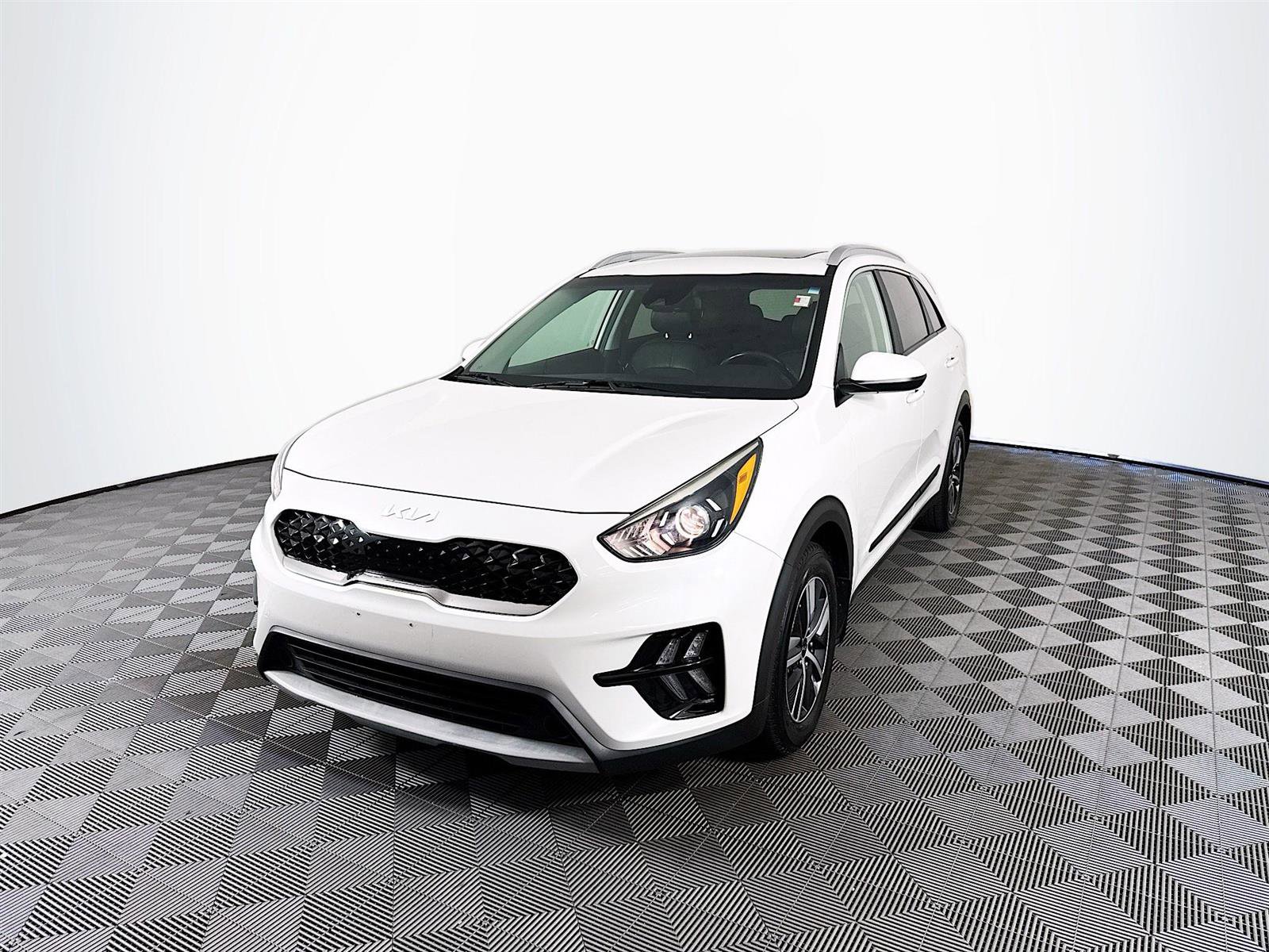 Certified 2022 Kia Niro LXS image 3