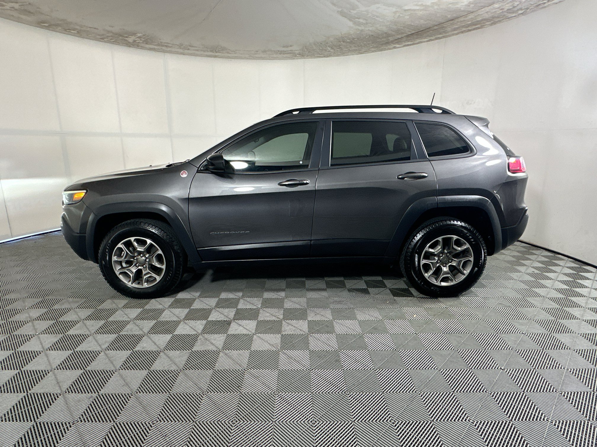 Used 2022 Jeep Cherokee Trailhawk AWD/4WD image 6