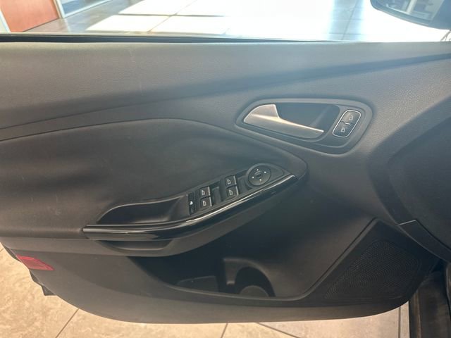 Used 2016 Ford Focus Titanium FWD image 18