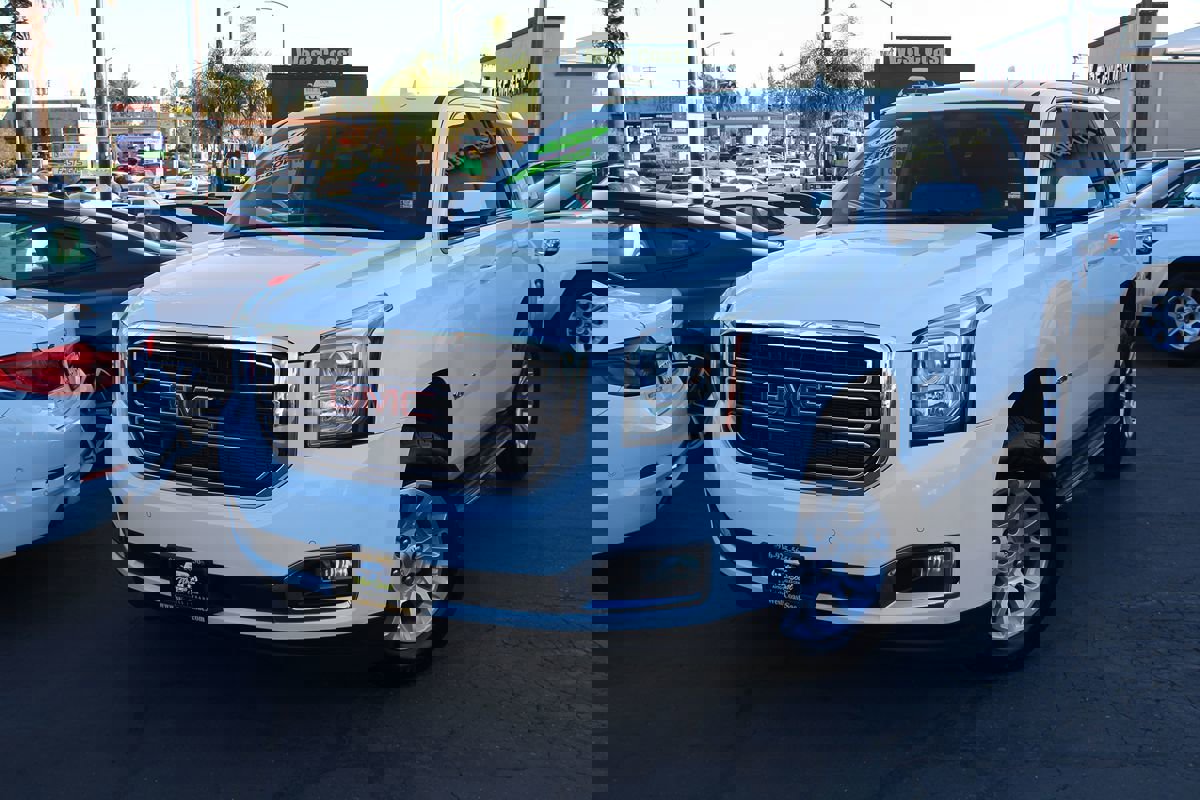 Used 2016 GMC Yukon SLE image 2