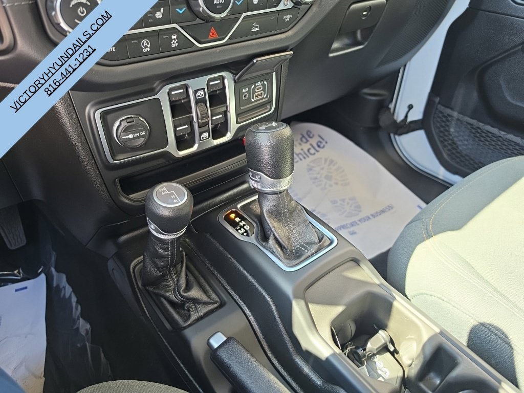 Used 2025 Jeep Wrangler Unlimited Sahara AWD/4WD image 22