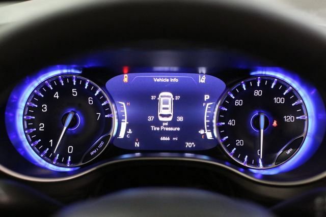 Used 2025 Chrysler Pacifica Select image 20