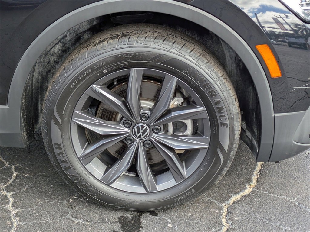 Used 2022 Volkswagen Tiguan SE image 11