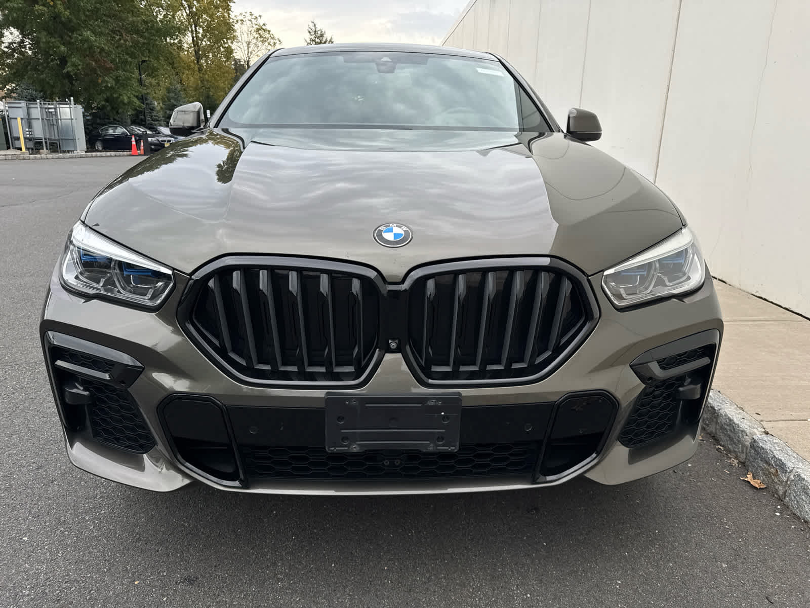 Used 2022 BMW X6 xDrive40i w/ Executive Package AWD/4WD image 3