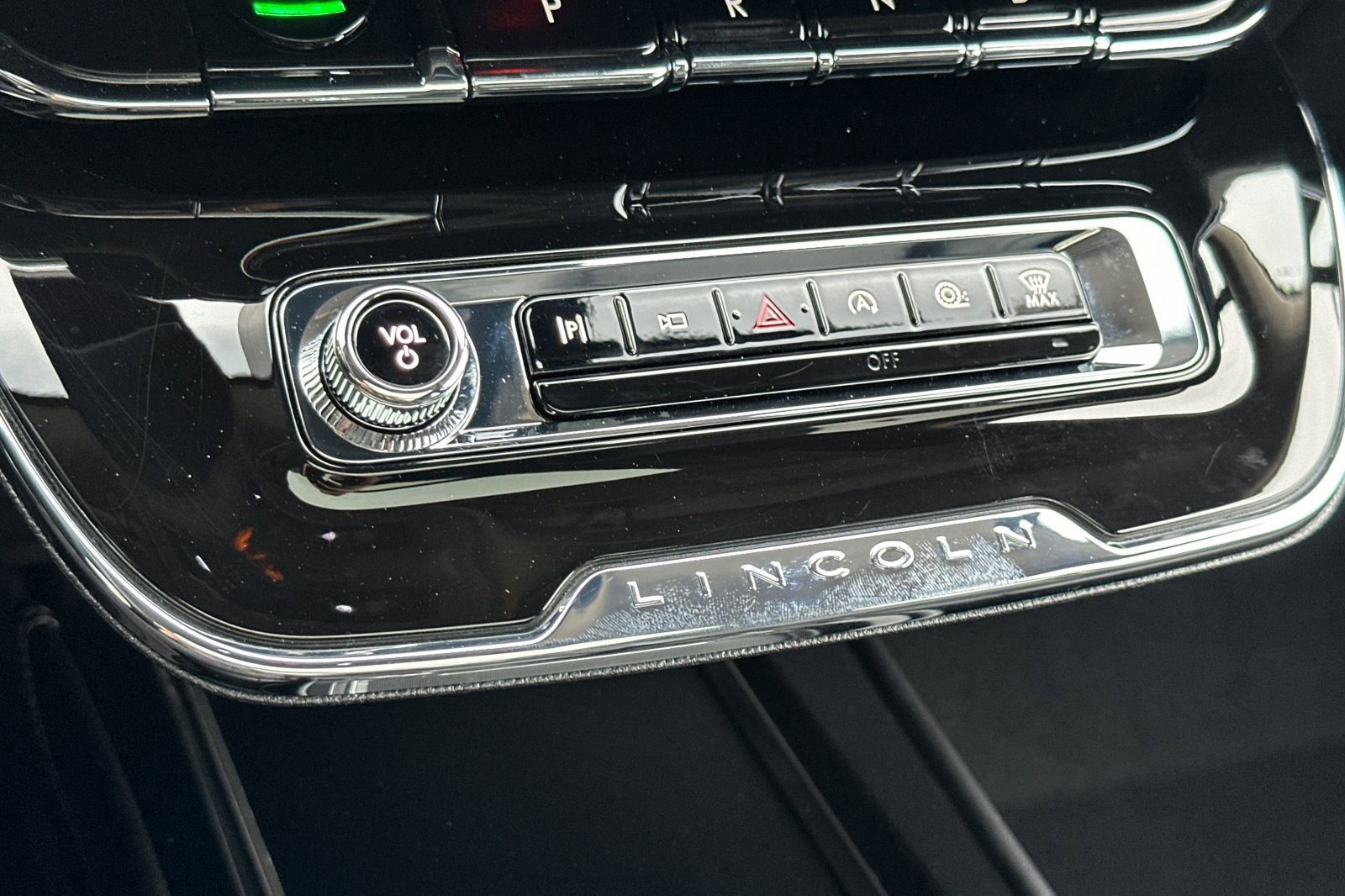 New 2025 Lincoln Corsair Reserve w/ Equipment Group 202A image 19