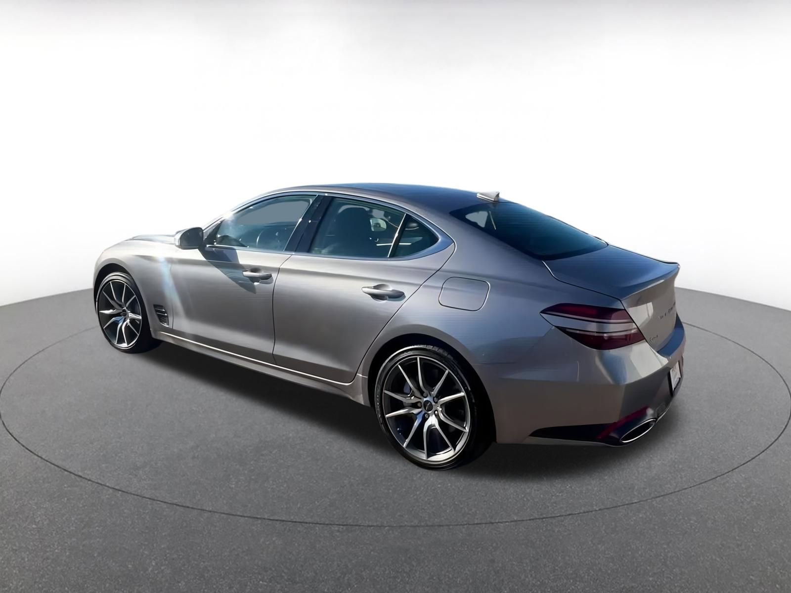 Used 2025 Genesis G70 2.5T image 10