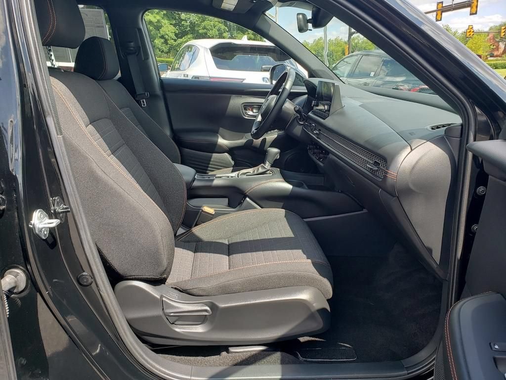 Used 2025 Honda HR-V Sport image 17