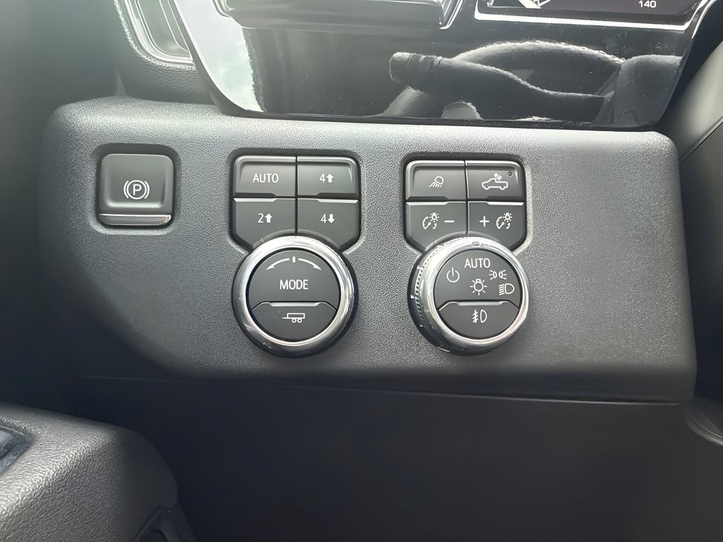 Used 2026 GMC Sierra 1500 SLT w/ SLT Convenience Package AWD/4WD image 17