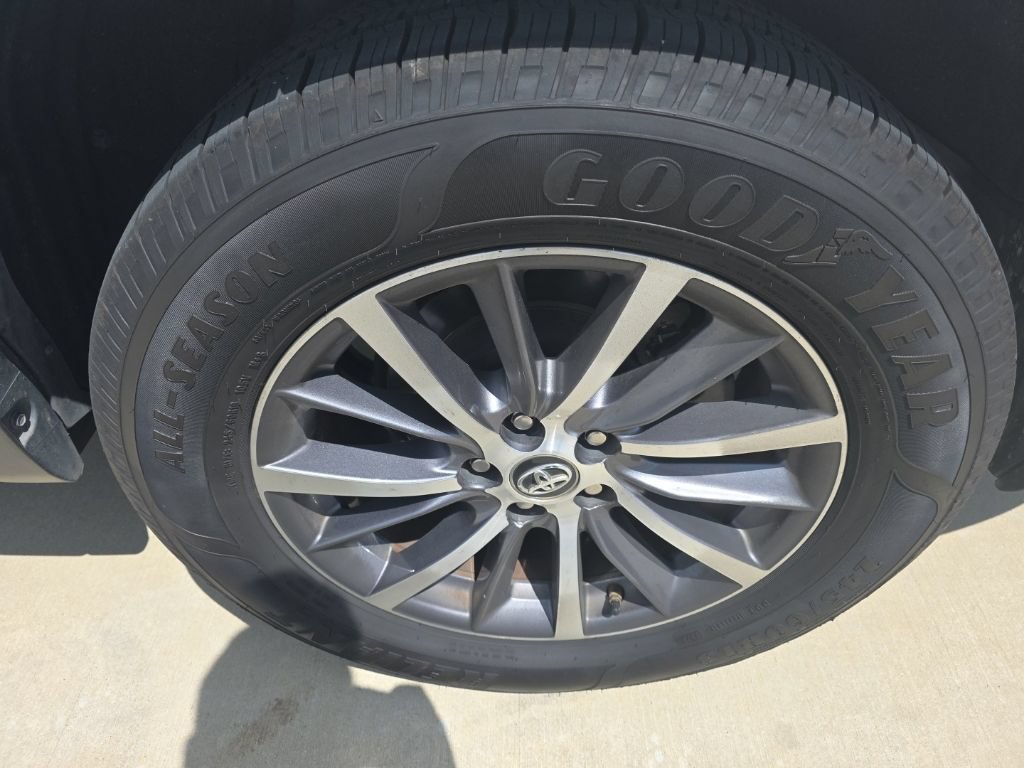 Used 2018 Toyota Highlander XLE FWD image 13