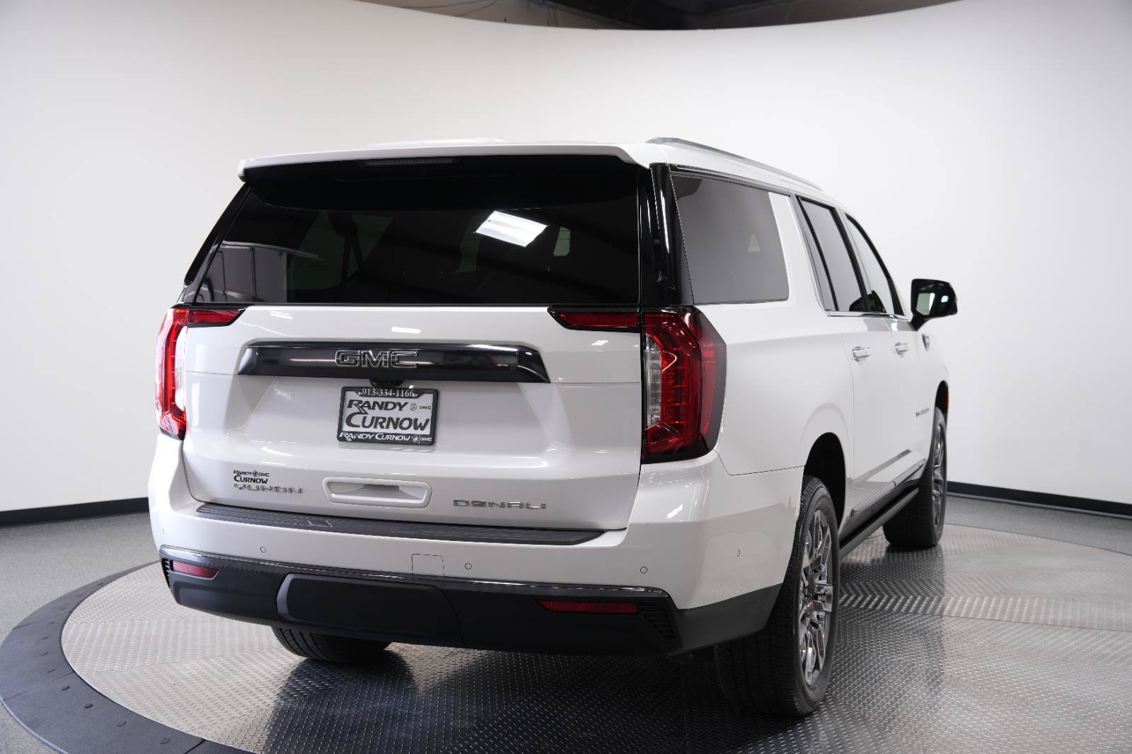 Used 2024 GMC Yukon XL Denali Ultimate AWD/4WD image 8