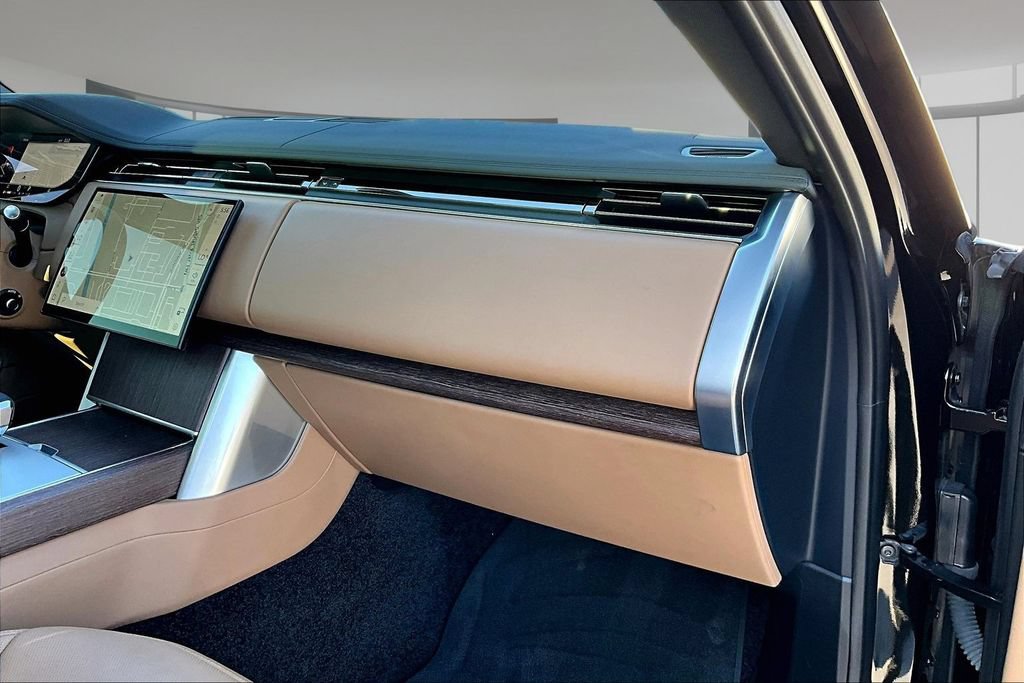 Certified 2025 Land Rover Range Rover SE AWD/4WD image 24