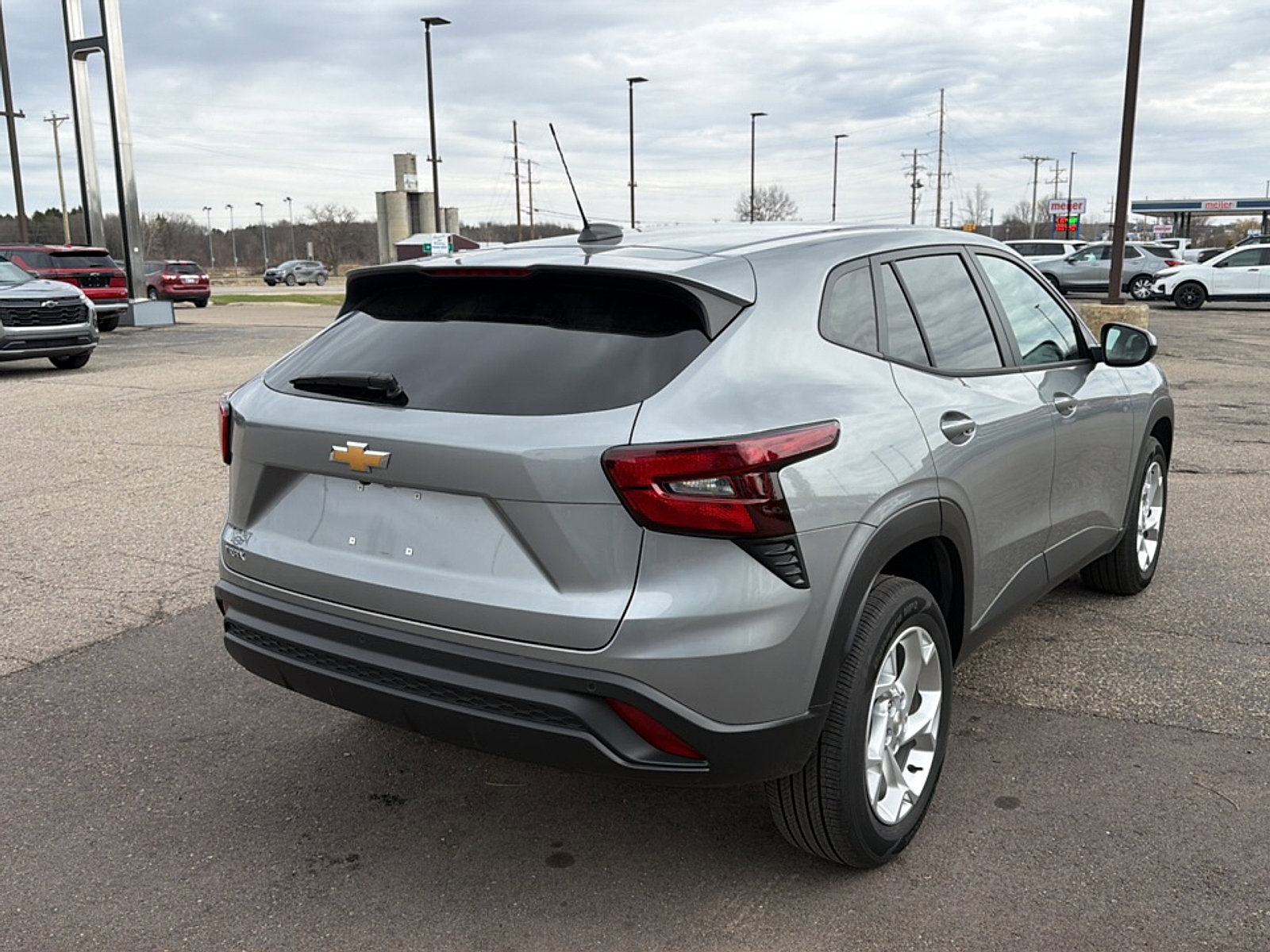 Used 2024 Chevrolet Trax LS w/ LS Convenience Package FWD image 4