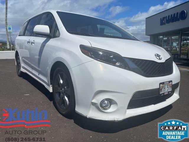 Used 2015 Toyota Sienna SE image 1