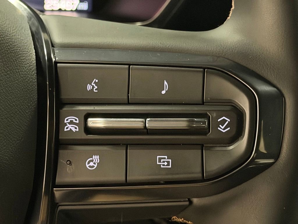 Used 2024 GMC Canyon AT4 w/ AT4 Premium Package image 39