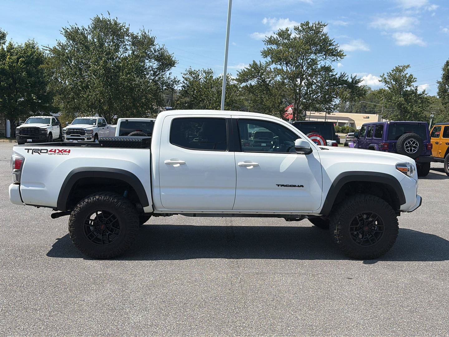 Used 2021 Toyota Tacoma TRD Off-Road w/ Technology Package AWD/4WD image 6