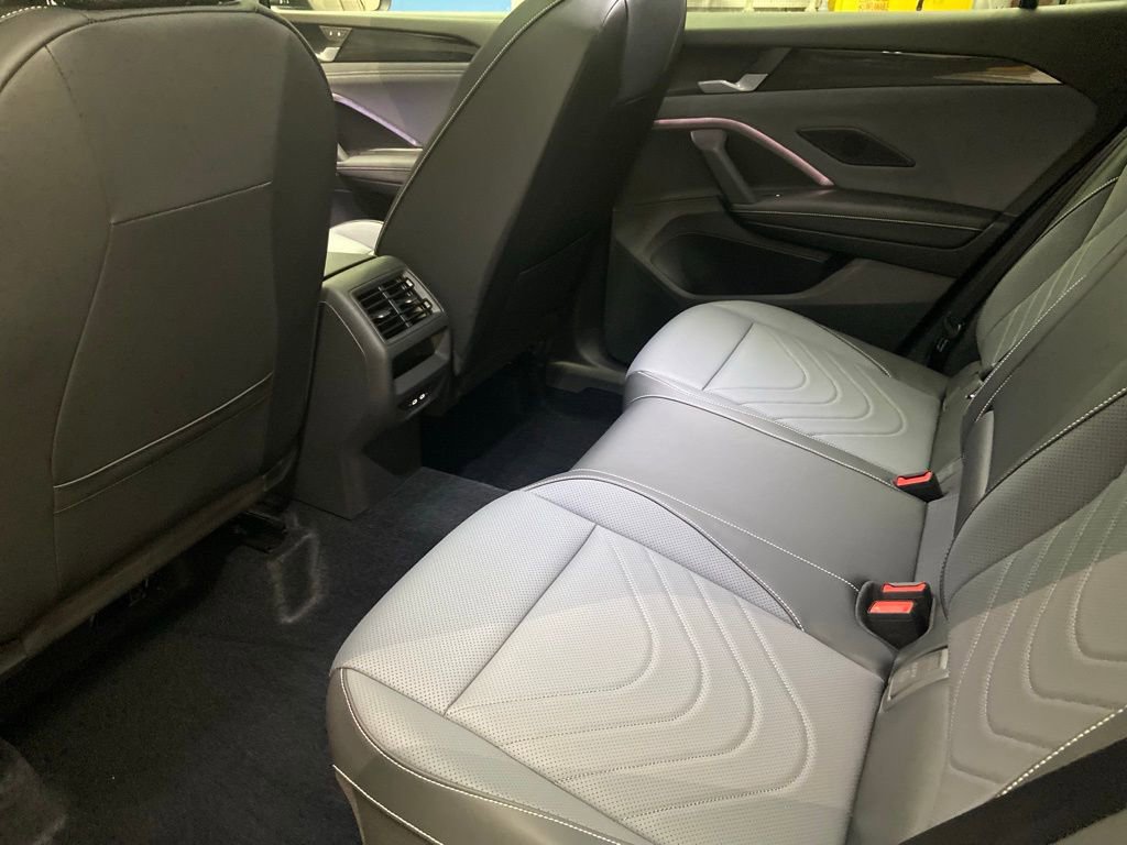 New 2026 Volkswagen Tiguan SE R-Line image 5