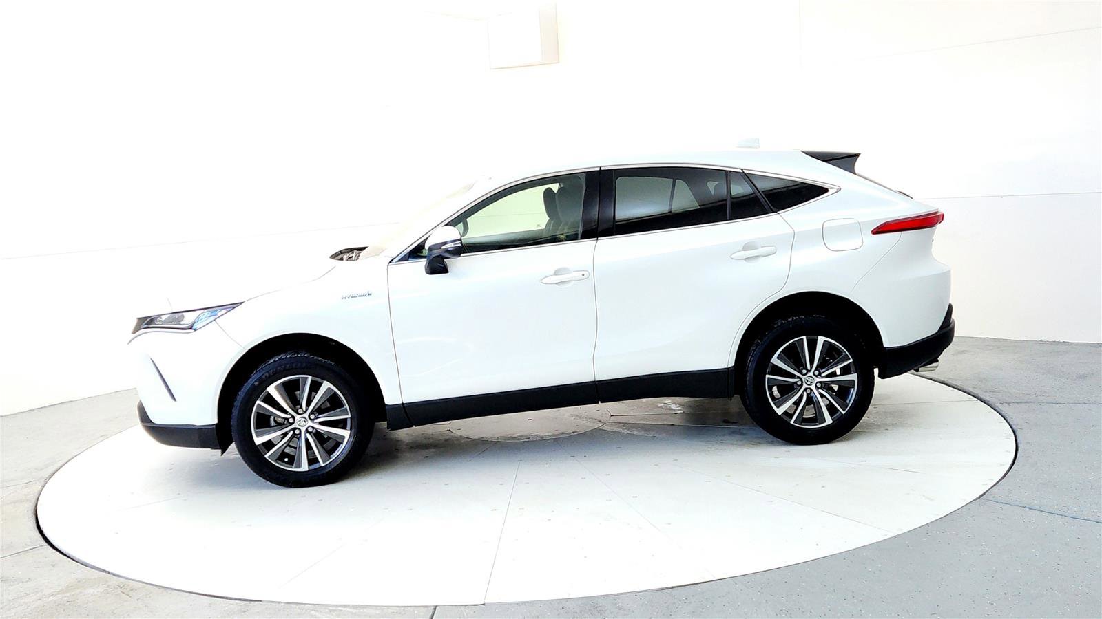 Used 2021 Toyota Venza LE w/ Carpet Mat Package (TMS) image 3