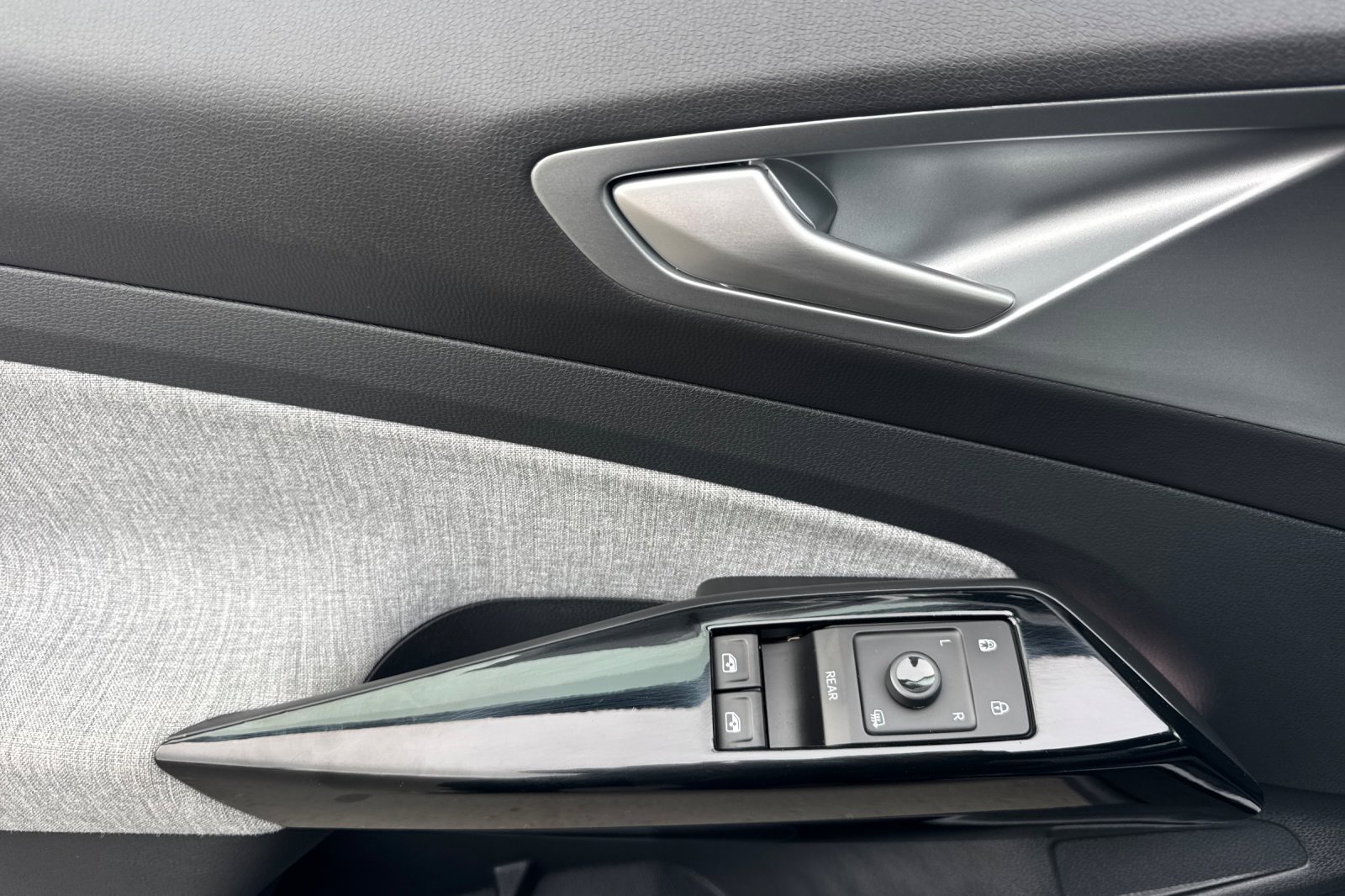 Certified 2023 Volkswagen ID.4 Pro image 12