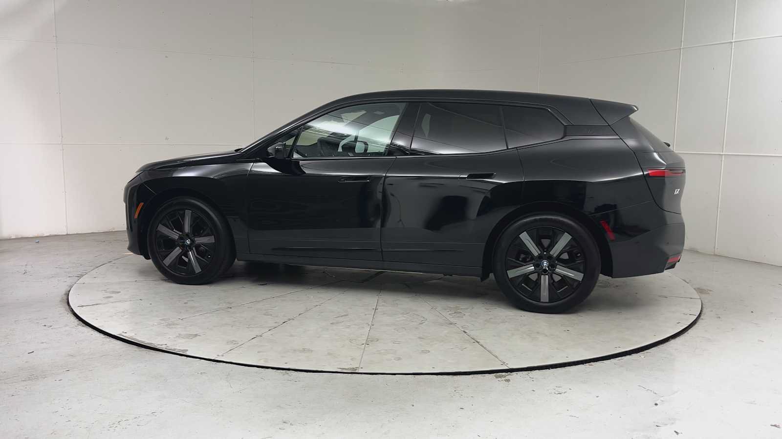 Used 2024 BMW iX xDrive50 AWD/4WD image 4