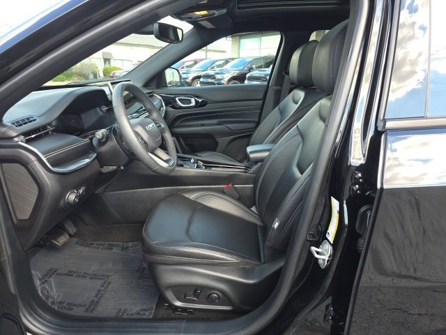 Used 2024 Jeep Compass Limited w/ High Altitude Package image 13