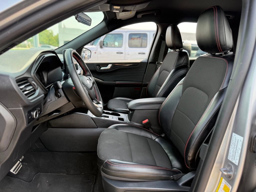 Used 2024 Ford Escape ST-Line w/ Tech Pack #1 AWD/4WD image 13