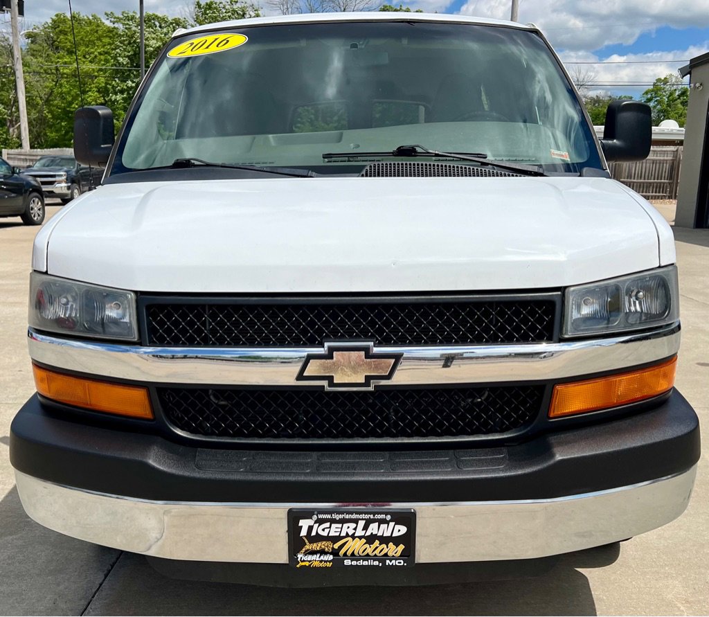 Used 2016 Chevrolet Express 2500 LT w/ LT Preferred Equipment Group RWD image 2