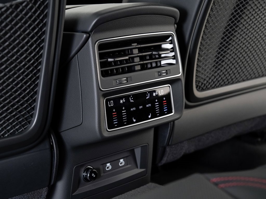 New 2025 Audi RS Q8 performance image 26