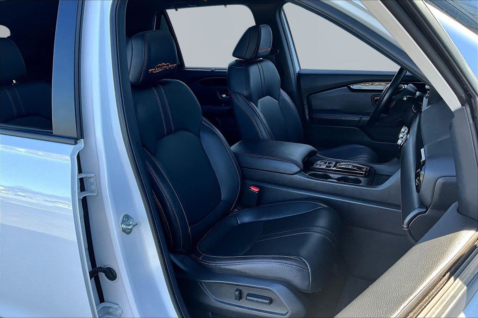 Used 2024 Honda Pilot TrailSport image 31
