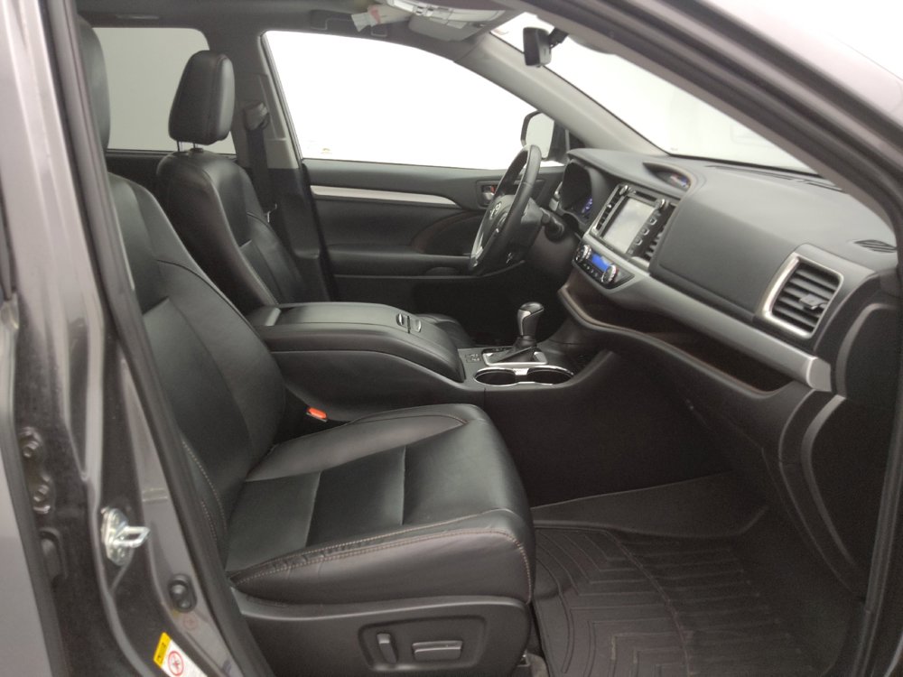 Used 2019 Toyota Highlander XLE image 21