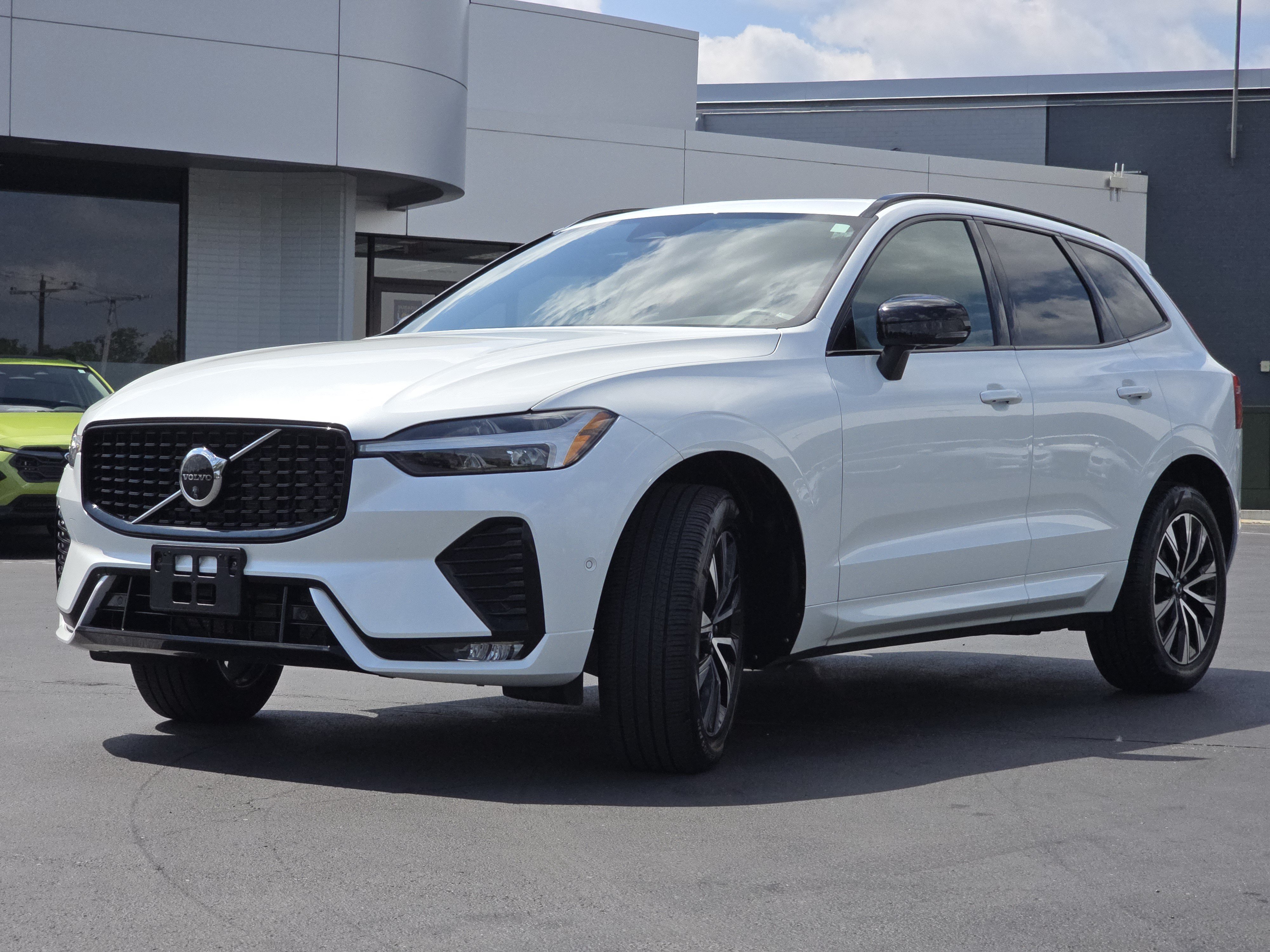Used 2025 Volvo XC60 B5 Plus AWD/4WD image 3