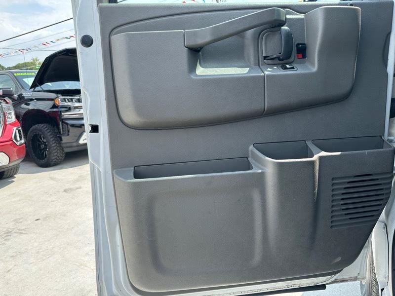 Used 2020 Chevrolet Express 2500 Extended w/ Driver Convenience Package RWD image 8