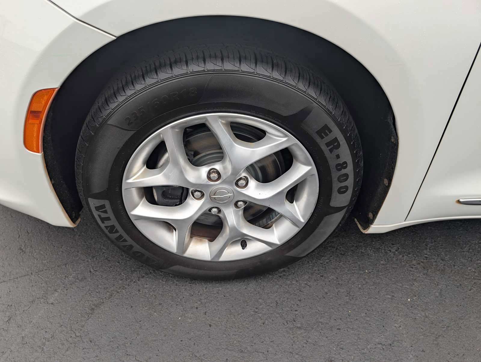 Used 2020 Chrysler Pacifica Touring-L w/ Tire & Wheel Group FWD image 6