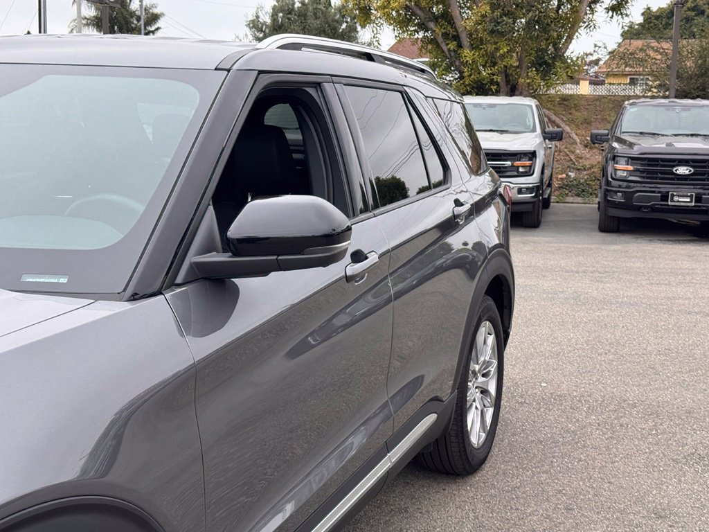 Used 2026 Ford Explorer Platinum RWD image 8