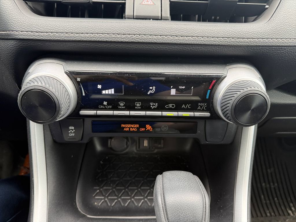 Used 2022 Toyota RAV4 LE FWD image 30