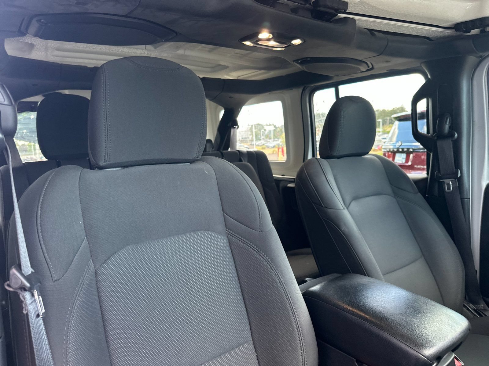 Used 2023 Jeep Wrangler Unlimited AWD/4WD image 15