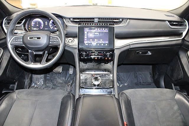 Used 2023 Jeep Grand Cherokee Altitude image 24