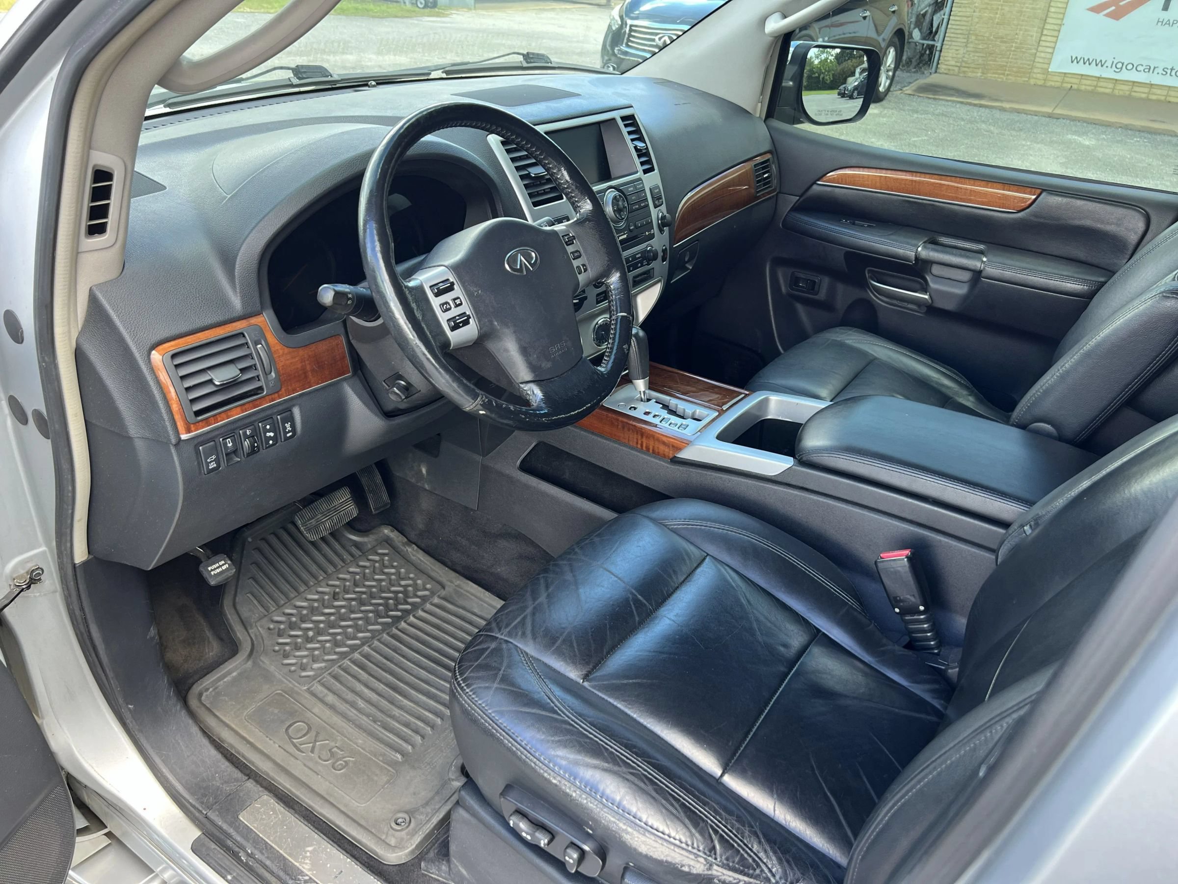 Used 2010 INFINITI QX56 4WD w/ Technology Pkg image 9