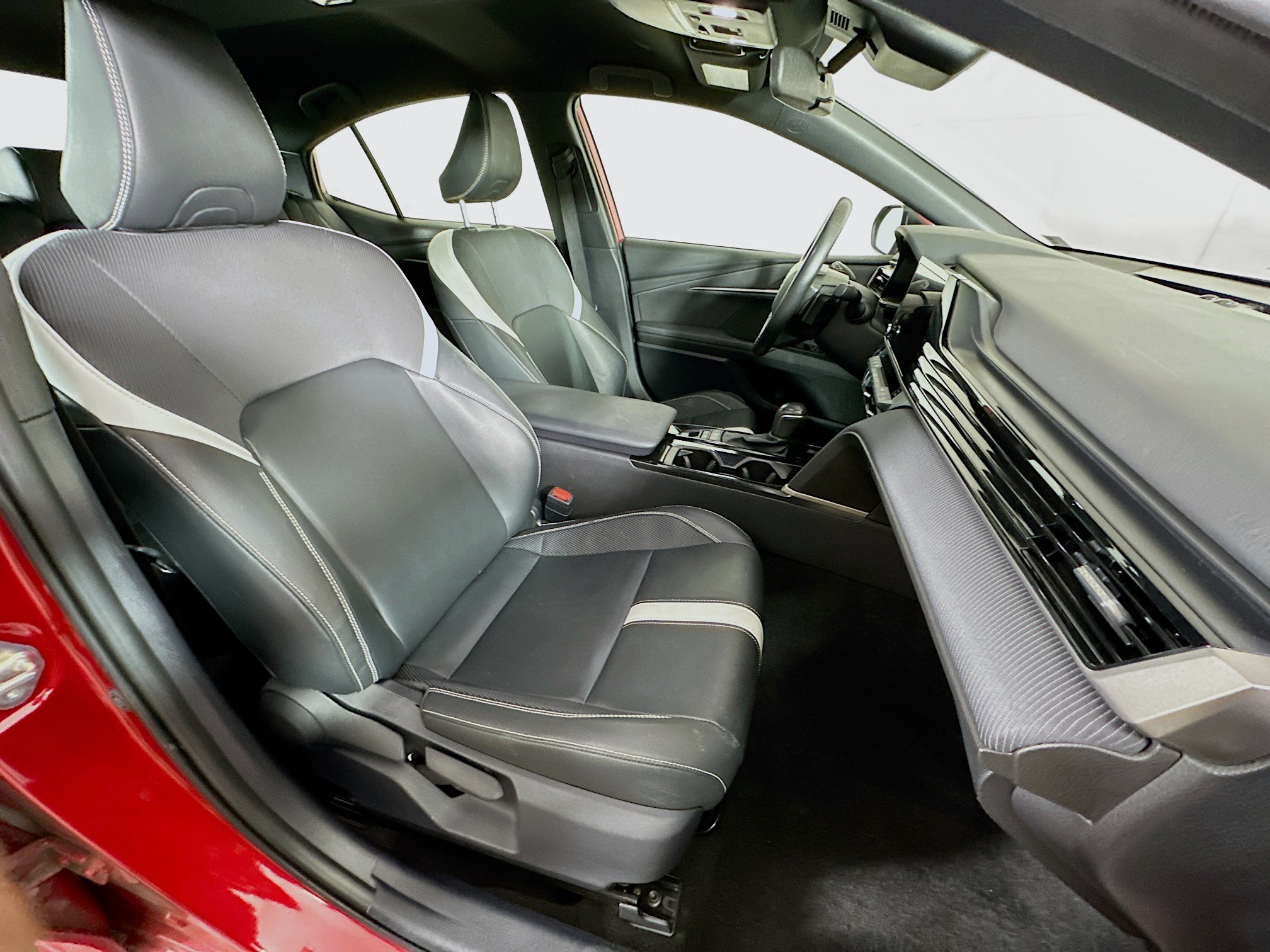 Used 2025 Toyota Camry SE FWD image 29