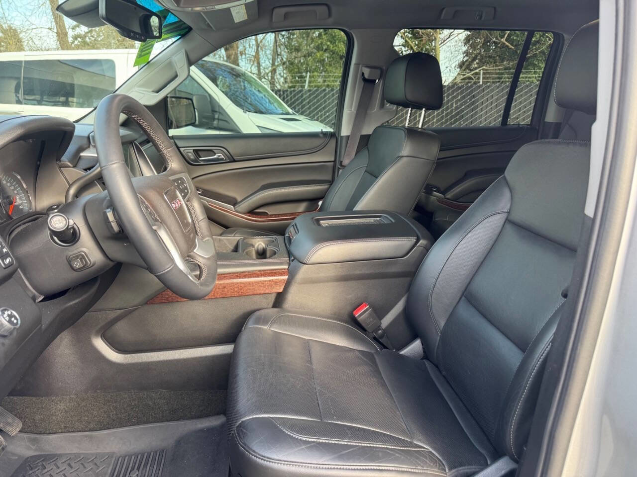 Used 2017 GMC Yukon XL SLT w/ Premium Edition image 8