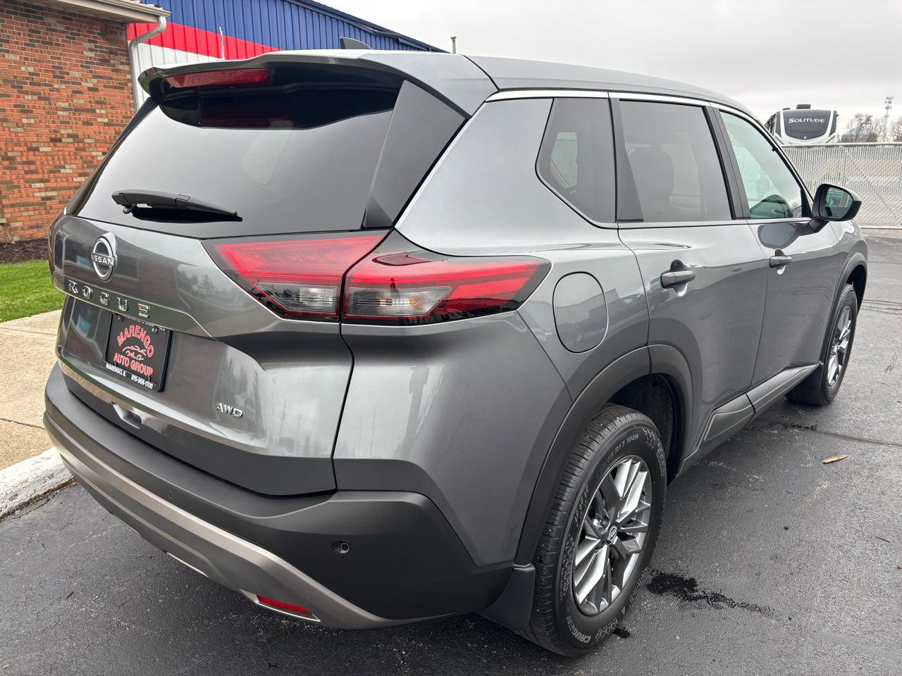 Used 2023 Nissan Rogue S AWD/4WD image 3