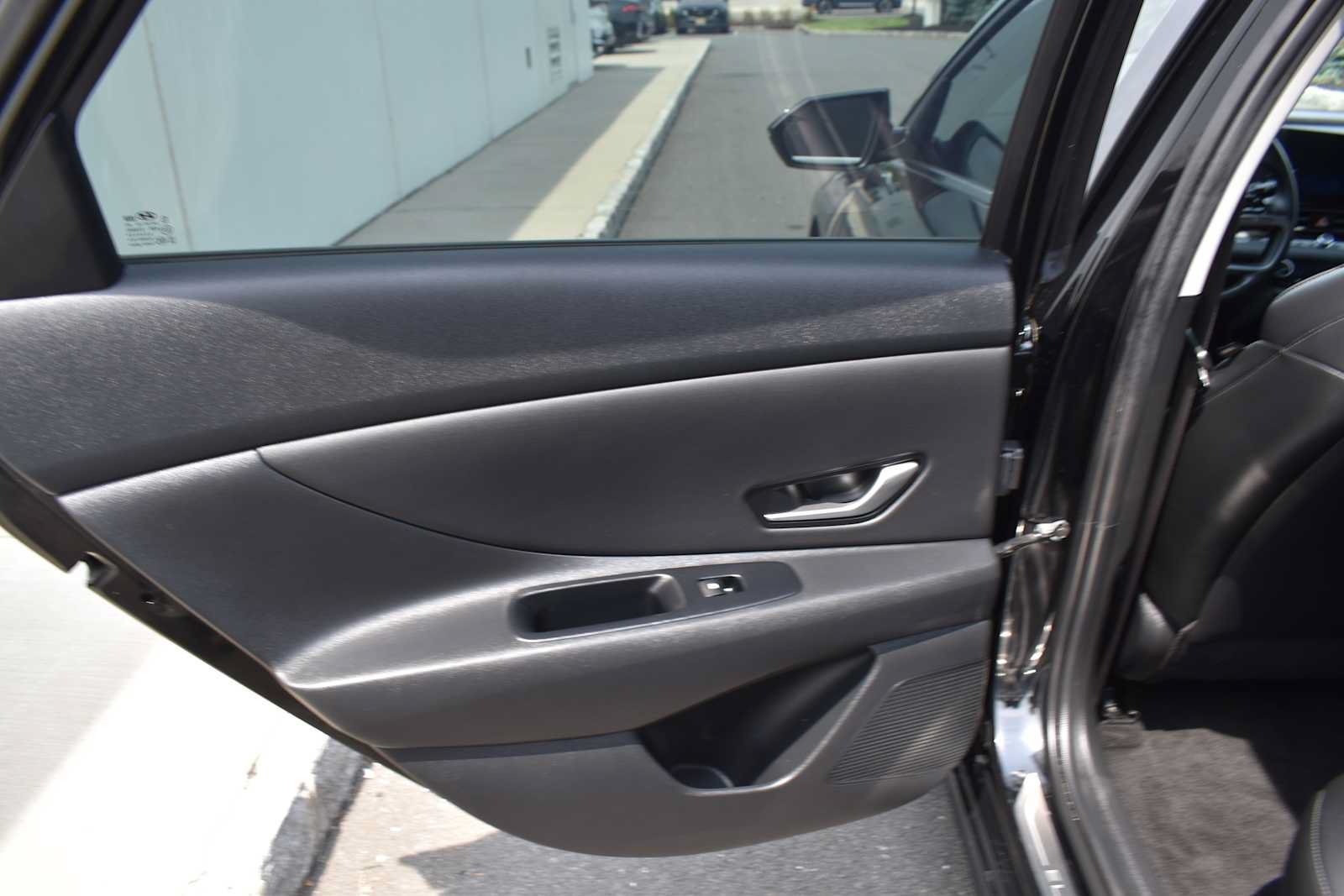 Used 2024 Hyundai Elantra Limited FWD image 10