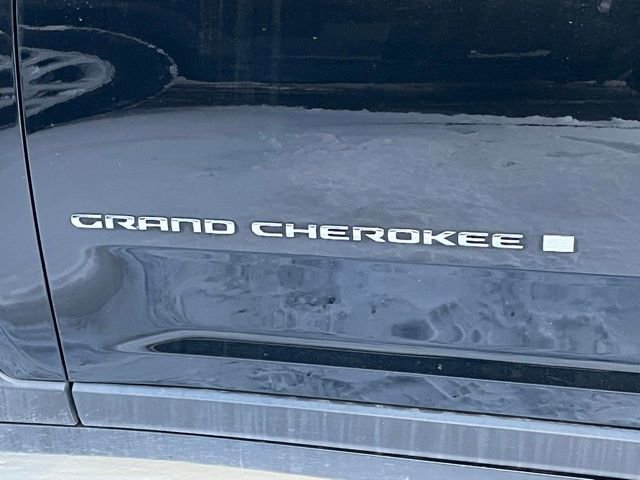 Used 2023 Jeep Grand Cherokee Laredo image 31